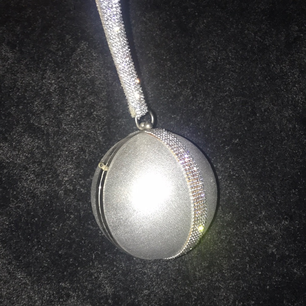 Ball clutch purse